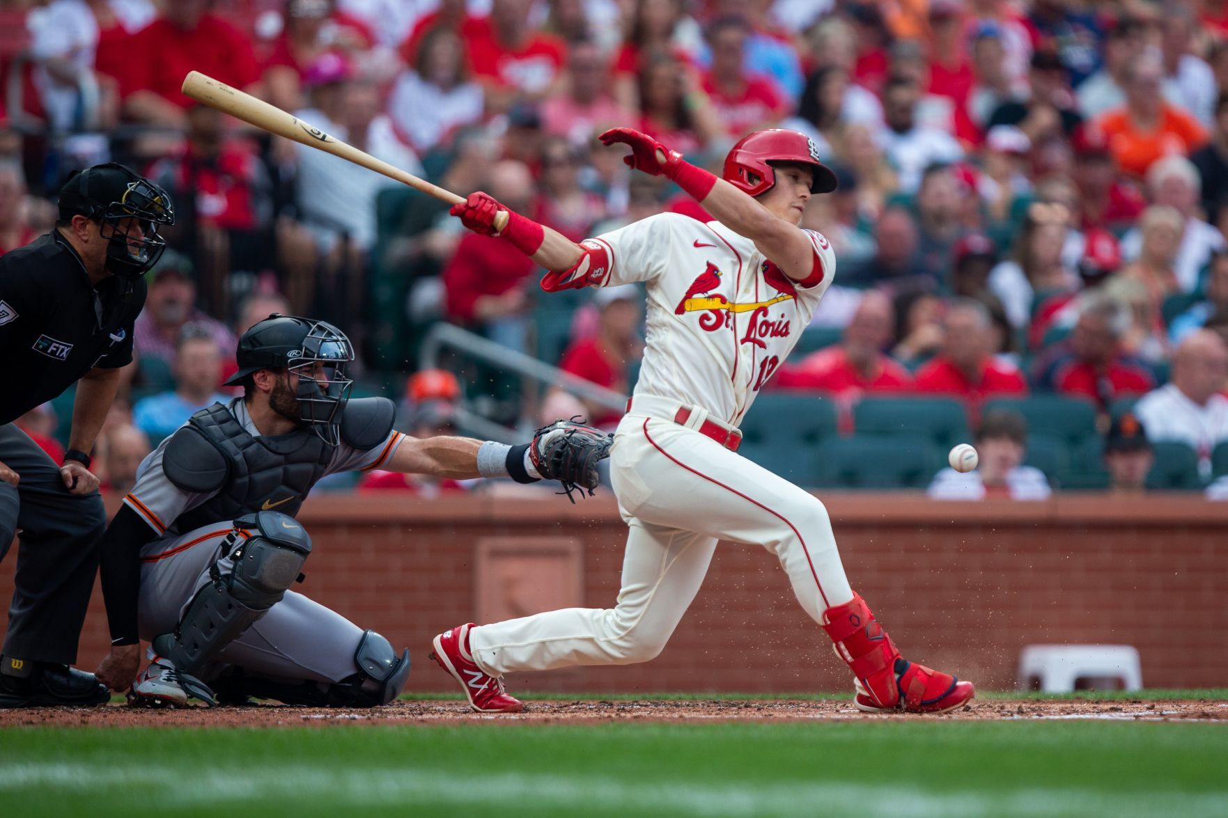 Cardinals try to even up series against Giants